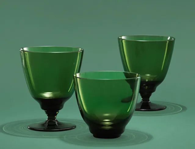 Flow glass med stett olivengrønn