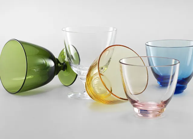 Flow glass med stett olivengrønn