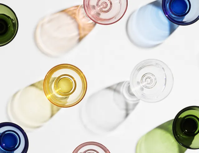 Flow glass med stett olivengrønn