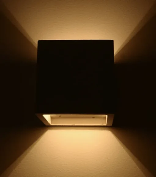 Sorrenca Vegglampe -Lys betong